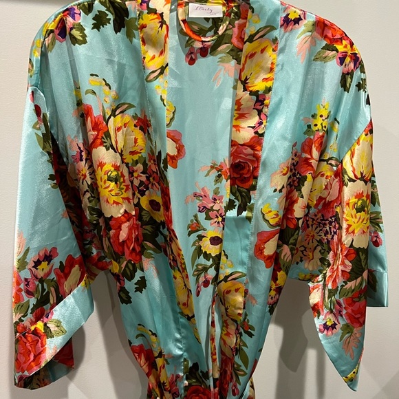 Beautiful Floral Ms. Lovey Kimono Tie Waist Robe With Pockets Size XS/S - Picture 3 of 10